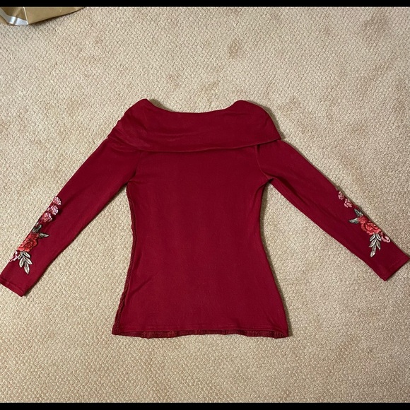 Dressfo Size 4 burgundy sweater with flowery details on the sleeves. - Picture 3 of 7